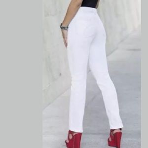 Monroe & Main Lola Womans White Slim Ankle Length Stretch Jeans